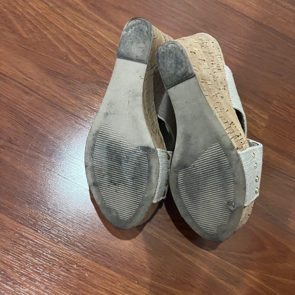 Steve Madden Size 6 Platform Wedge. - image 4